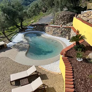 casale-tra-gli-ulivi.hotelitalianriviera.com/